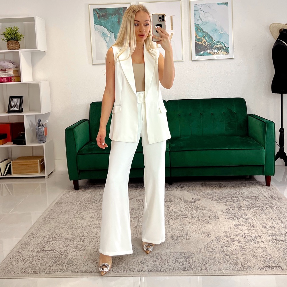 Miami O’Clock Summer Drop White Sleeveless Suit